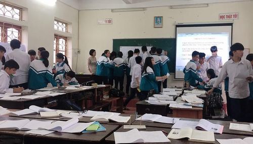 Không khí ôn thi tốt nghiệp của học sinh Trường THPT Mỹ Lộc hết sức hối hả.