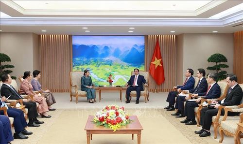 Thủ tướng Phạm Minh Chính tiếp Phó Thủ tướng, Bộ trưởng Bộ Quan hệ với Quốc hội-Thượng viện và Thanh tra Campuchia Men Sam An. Ảnh: Dương Giang/TTXVN
