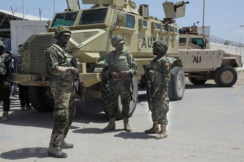 Binh sỹ Phái bộ Chuyển tiếp của Liên minh châu Phi (AU) gác tại Mogadishu, Somalia, ngày 15/5/2022. (Ảnh: AFP/TTXVN)