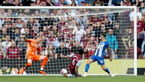  Trên sân nhà, Aston Villa cho thấy quyết tâm trong việc giành 3 điểm. Đoàn quân của HLV Unai Emery có bàn mở tỷ số vào lưới Brighton ở ngay phút thứ 8, sau cú dứt điểm cận thành của Douglas Luiz. 