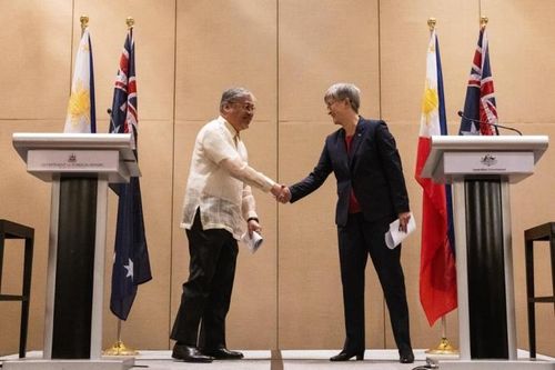 Ngoại trưởng Australia Penny Wong và người đồng cấp Philippines Enrique A. Manalo trong cuộc họp báo chung ở Philippines mới đây. Ảnh: AP