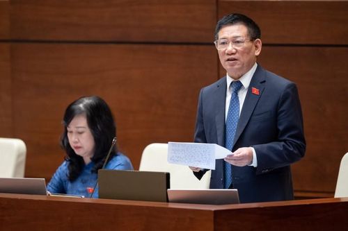 Bộ trưởng Bộ Tài chính Hồ Đức Phớc báo cáo làm rõ một số vấn đề liên quan đến huy động, quản lý, sử dụng nguồn lực cho phòng, chống dịch COVID-19