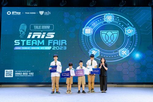 Team C2 - Iris - Milky Way nhận học bổng School Summit Summer 2023.