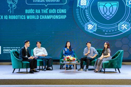 Các diễn giả tham gia Talkshow “Bước ra thế giới cùng VEX IQ Robotics World Championship”.