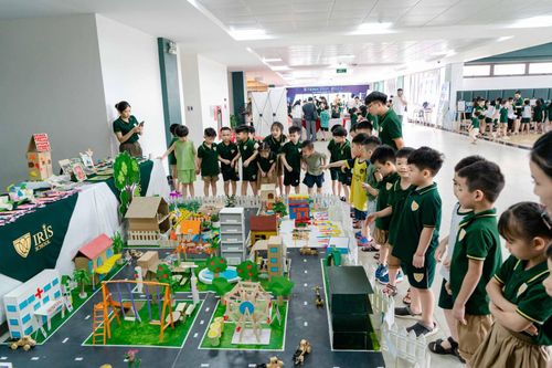 Khu trưng bày đa dạng sản phẩm STEAM của học sinh Trường Iris.