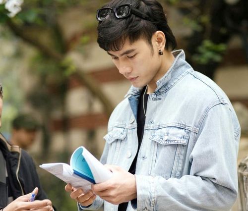 Nhan Phúc Vinh với tạo hình khác lạ trong phim mới.