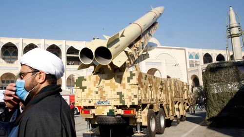 Đặc biệt là khi Iran gần đây đã trình diễn tên lửa đạn đạo Khaibar với tầm bay 2.000 km và trọng lượng đầu đạn 1.500 kg, được trang bị hệ thống dẫn đường mới.