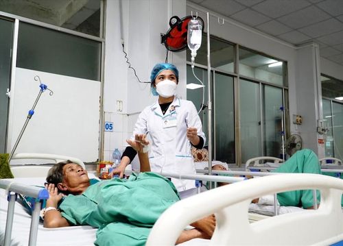 Dự kiến trong tháng tới đây, Sở Y tế Quảng Nam sẽ tổ chức mở thầu để các đơn vị mua thuốc về phục vụ khám chữa bệnh. 