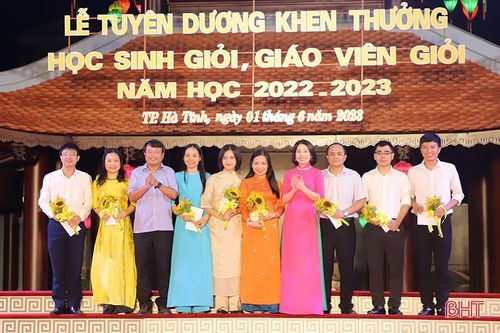 TP Hà Tĩnh tôn vinh 10 giáo viên có nhiều thành tích trong bồi dưỡng học sinh giỏi cấp quốc gia...