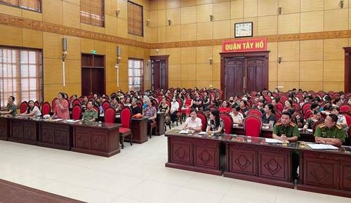 Hội liên hiệp phụ nữ quận Tây Hồ được phổ biến, tuyên truyền nâng cao kiến thức, phòng ngừa tội phạm lừa đảo qua mạng và luật phòng chống ma túy