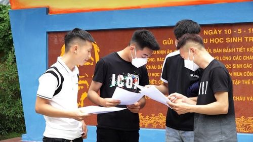 Thí sinh Trường THPT Việt Bắc (TP Lạng Sơn) tại Kỳ thi tốt nghiệp THPT năm 2022. Ảnh: INT