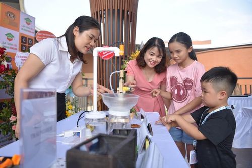 Trải nghiệm các mô hình STEM sáng tạo: Hệ thống tưới cây tự động, rạp chiếu phim 3D, Mô hình xe cứu hỏa mini, Hệ thống rửa tay tự động…