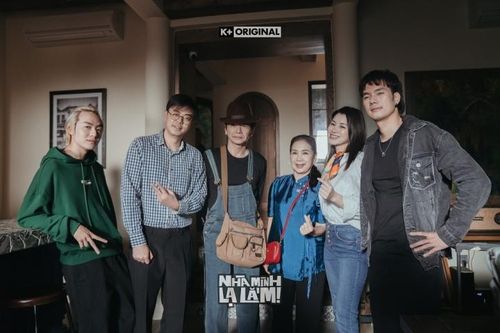 Dàn diễn viên phim "Nhà mình lạ lắm!".