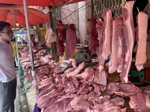 Việc giết mổ công nghiệp nhằm đảm bảo an toàn vệ sinh thực phẩm cho thịt tươi sống.