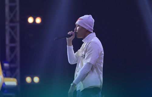 Hurrykng là một trong những thí sinh xuất hiện ở tập 3 Rap Việt mùa 3. Anh mở màn tập thi với tiết mục Hãy yêu tôi bây giờ được làm mới từ ca khúc Nếu có yêu tôi. Thí sinh đi flow, melodic mượt mà, khả năng story telling tốt. Tuy nhiên, tổng thể phần thi vẫn an toàn, chưa bùng nổ như mong đợi.