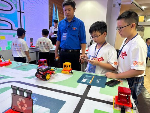 Các thí sinh tham gia tranh tài tại Vòng Chung kết Cuộc thi Lắp ráp và lập trình Robot – MYOR 2023.