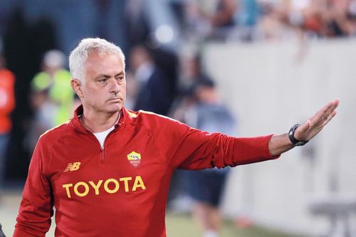 HLV Mourinho còn 1 năm trong hợp đồng với AS Roma, được cho có cuộc gặp chủ sở hữu Al Hilal ở London vào tuần tới