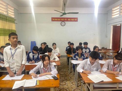 Trường THCS&amp;THPT dân tộc nội trú Hà Tĩnh có 26 học sinh 12 nhưng chỉ có 1 em đăng ký tổ hợp KHTN.
