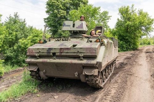 Một phương tiện chiến đấu của quân đội Ukraine trên chiến trường.