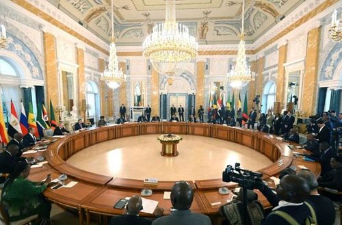 Tổng thống Nga hội đàm với các lãnh đạo châu Phi. Ảnh: Reuters
