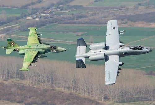 Dựa trên những gì diễn ra, có nhận xét cho rằng việc Mỹ bàn luận vấn đề gửi F-16 giúp Lực lượng Vũ trang Ukraine không gì khác hơn là thông tin gây nhiễu để che giấu việc cung cấp A-10.CMS_BREAK_TA