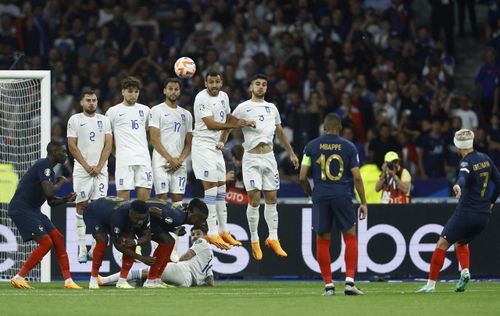 Tình huống đá phạt bất thành của Antoine Griezmann