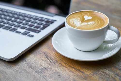 Cà phê chỉ giúp học sinh tỉnh táo tạm thời. Ảnh: Pexels.