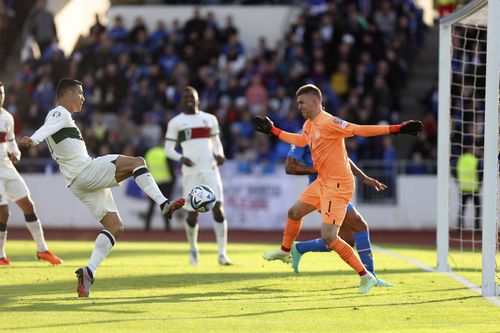 Ronaldo ghi bàn duy nhất cho Bồ Đào Nha
