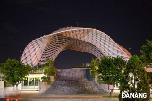 Công viên Apec cũng tắt hoàn toàn điện chiếu sáng sau 20 giờ để tiết kiệm điện.