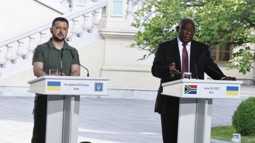 Tổng thống Ukraine Volodymyr Zelenskiy và Tổng thống Nam Phi Cyril Ramaphosa họp báo sau hội đàm ngày 16/6