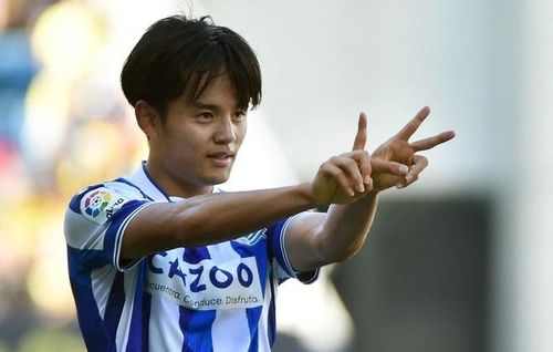  Cá nhân Kubo Takefusa có mùa giải 2022/23 xuất sắc trong màu áo Real Sociedad. Với 9 bàn thắng và 4 kiến tạo ở La Liga 2022/23, tiền vệ người Nhật Bản được chọn là cầu thủ hay nhất đội. Đây cũng là thành tích tốt nhất sự nghiệp của cầu thủ sinh năm 2001 kể từ khi đặt chân đến Tây Ban Nha. 
