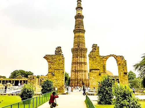 Tháp Qutub Minar là một trong 3 cấu trúc Di sản thế giới của Ấn Độ. Nguồn: discoverwalks.com