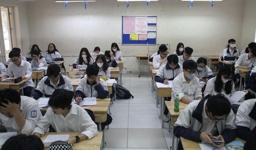 Học sinh Trường THPT Nguyễn Gia Thiều trong thời gian ôn thi tốt nghiệp THPT năm 2023.