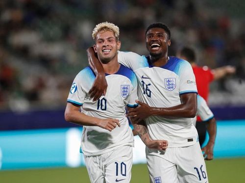 Emile Smith Rowe ghi bàn thứ hai trong hai trận liên tiếp cho U21 Anh. Ảnh: Reuters.