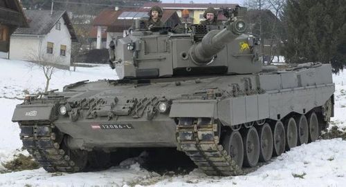 Tháp pháo hàn khá phổ biến trong chế tạo xe tăng. Nóc của xe tăng Leopard 2A4, vị trí ngay phía trên người lái bao gồm 3 phần hàn riêng biệt. Tháp pháo hàn cũng được trang bị cho xe tăng chiến đấu chủ lực T-90A của Nga.