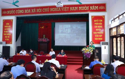 Quang cảnh hội nghị tiếp xúc cử tri.