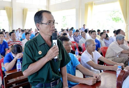 Cử tri huyện Hồng Ngự nêu kiến nghị với đại biểu Quốc hội