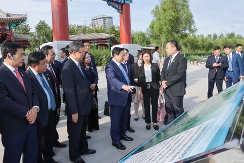 Thủ tướng Phạm Minh Chính: Khu mới Hùng An là mô hình mà Việt Nam cần tham khảo trong quá trình xây dựng, phát triển đất nước.