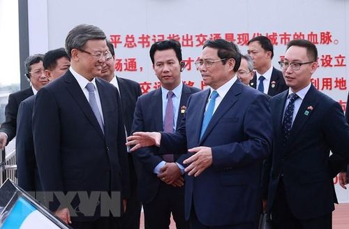 Thủ tướng Phạm Minh Chính thăm công trường Ga Hùng An và trung tâm thương mại quốc tế. (Ảnh: Dương Giang/TTXVN)
