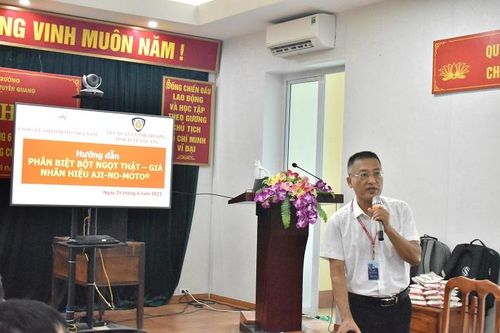 Công ty AJINOMOTO Việt Nam hướng dẫn công chức thuộc Cục QLTT tỉnh Tuyên Quang phân biệt hàng thật, hàng già nhãn hiệu AJINOMOTO