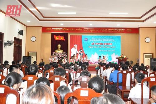 Toàn cảnh lễ tuyên dương