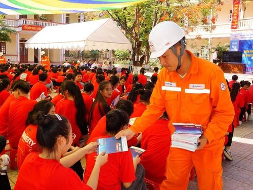 Các công ty điện lực trong cả nước đã làm việc với các sở, ban, ngành, địa phương, các khách hàng sử dụng điện triển khai thực hiện tốt các giải pháp, chỉ tiêu tiết kiệm điện