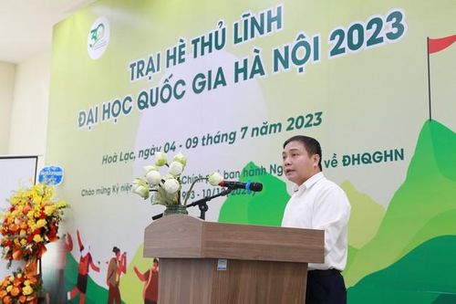 PGS. TS Đào Thanh Trường - Phó Hiệu trưởng trường ĐH Khoa học Xã hội và Nhân văn phát biểu khai mạc chương trình.