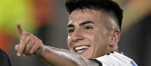 Thiago Almada được cả MU và Man City hỏi thăm