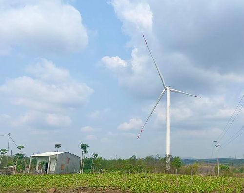 Qua rà soát nhận thấy có 4 hộ dân thực sự ảnh hưởng vì có đất và nhà cửa tại vị trí gần trụ điện gió. Ảnh: Vũ Thảo