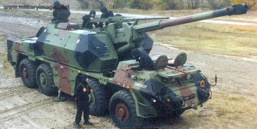 Pháo tự hành bánh lốp DANA wz 77 cỡ 152 mm được chế tạo vào năm 1976 tại doanh nghiệp ZTS-Dubnica ở Tiệp Khắc (nay là lãnh thổ của Slovakia), chính thức phục vụ từ năm 1977.