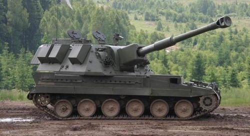 AS-90 trang bị động cơ Cummins của Mỹ với công suất tối đa 660 mã lực. Hộp số tự động do hãng Renk của Đức cung cấp.