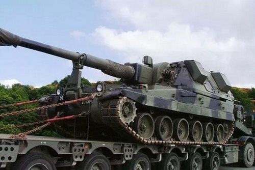 Do quá phức tạp, những khẩu AS-90 bị lỗi kỹ thuật không thể sửa chữa tại hiện trường. Để làm được điều này, chúng cần được gửi đến Ba Lan, đây là một nhiệm vụ khá khó khăn và tốn kém.