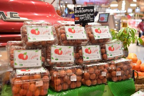 Quả vải thiều tươi của nước ta có giá bán hơn 200.000 đồng/kg (Ảnh: Nguyễn Thành Huy)