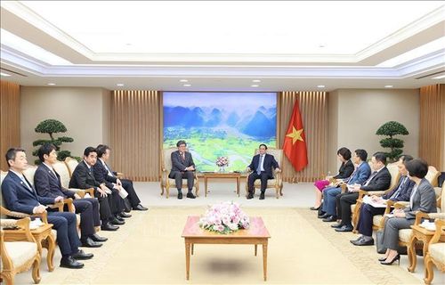 Thủ tướng Phạm Minh Chính tiếp ông Hagiuda Koichi, Trưởng Ban Nghiên cứu chính sách Đảng Dân chủ Tự do Nhật Bản (LDP). Ảnh: Dương Giang/TTXVN